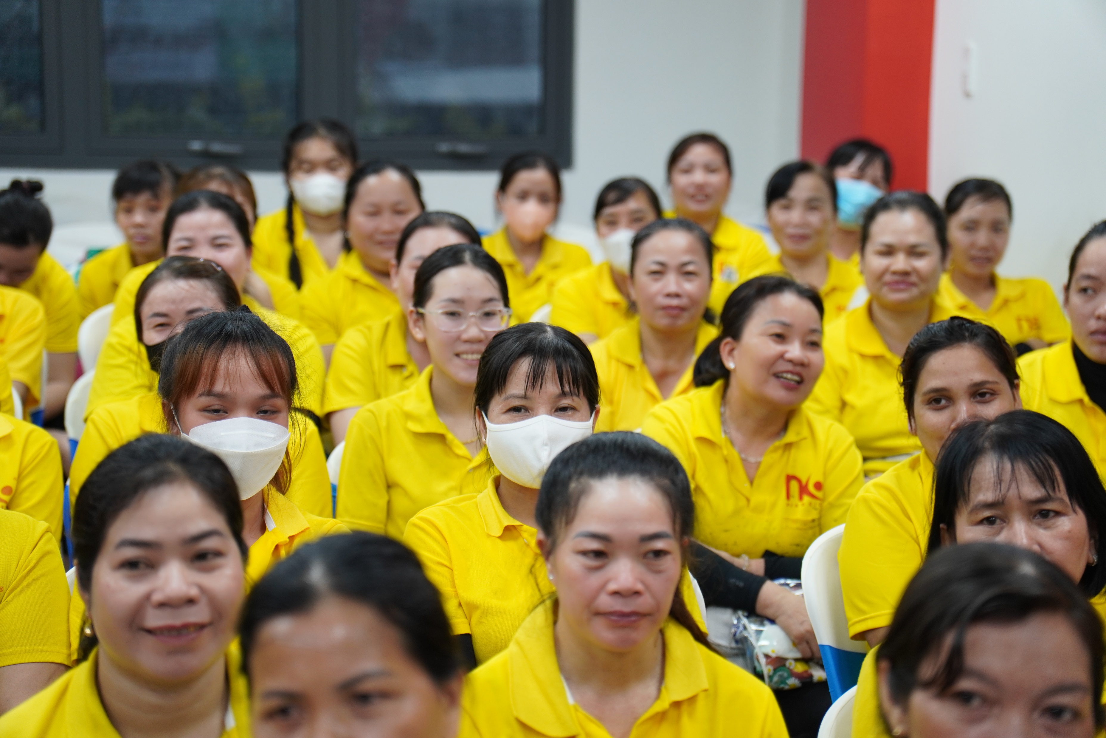 Thuê Ngoài Lao Động So Với Tuyển Dụng Chính Thức: Ưu Nhược Điểm